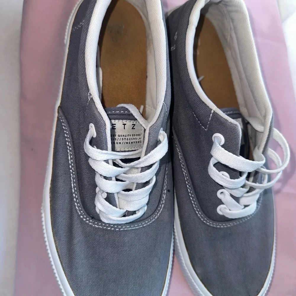 H&M Gray Men's Sneakers.    (112)